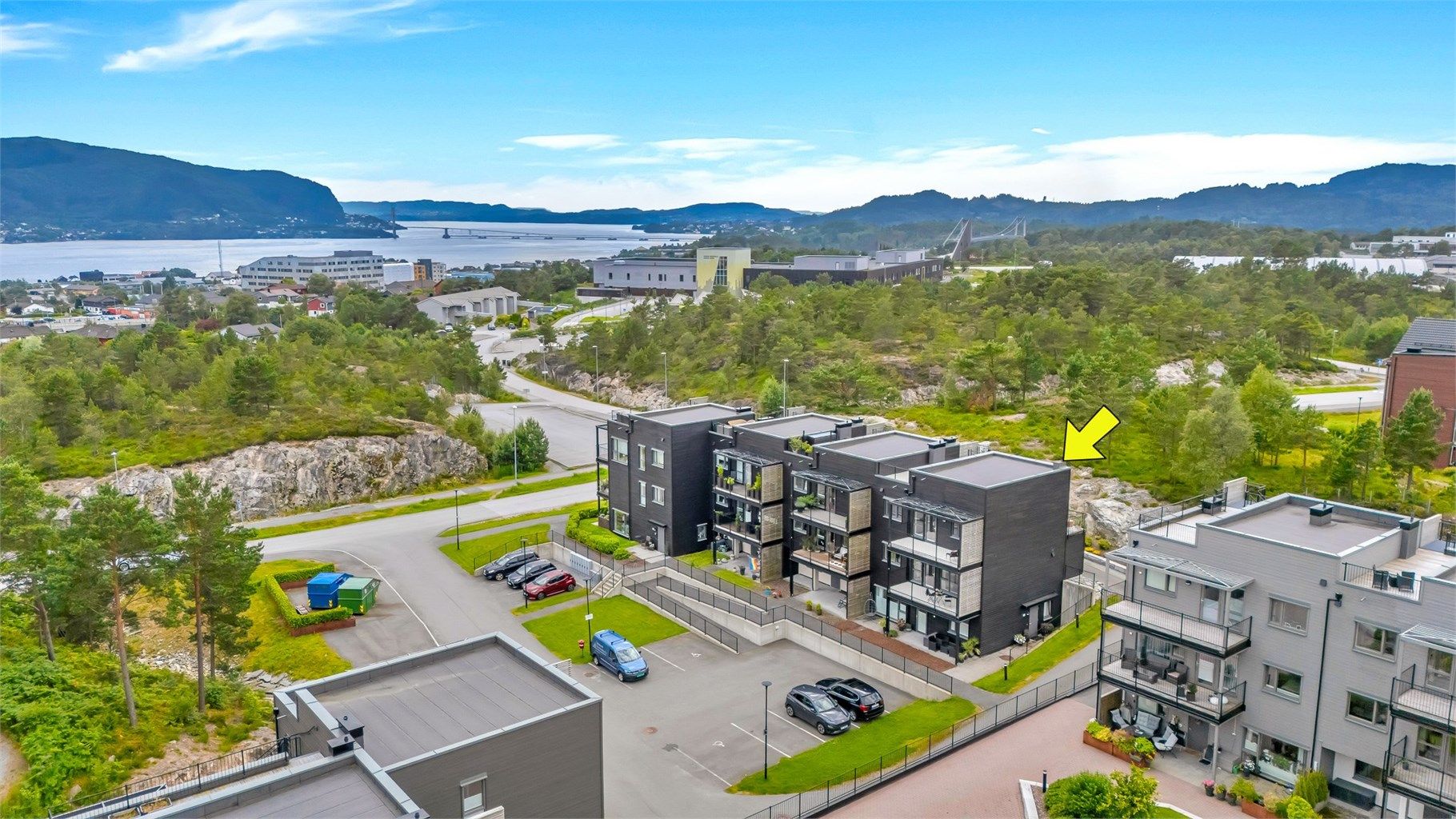 Lonstunet er et nyere boligprosjekt i Nordhordland, sentralt beliggende i utkanten av Knarvik sentrum.