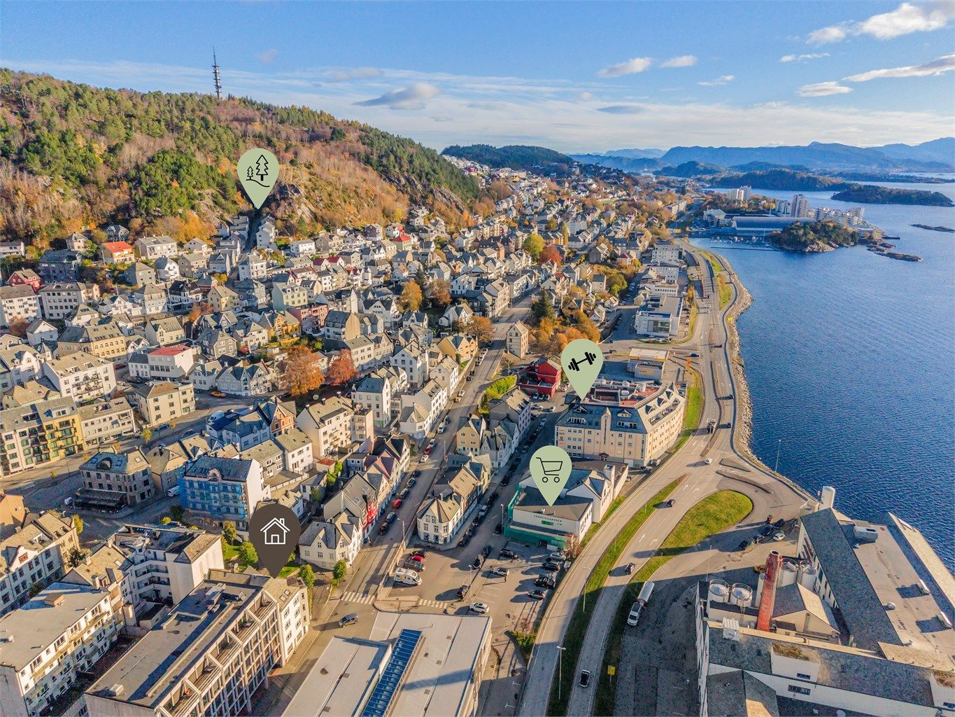 Leiligheten ligger svært nærme bussholdeplass, dagligvarebutikk og treningssenter. Ellers er det kort veg til flere serveringssteder og turstiene på Byfjellet
