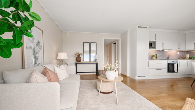 Gjennomgående parkett i oppholdsrommene gir et helhetlig og rent uttrykk.