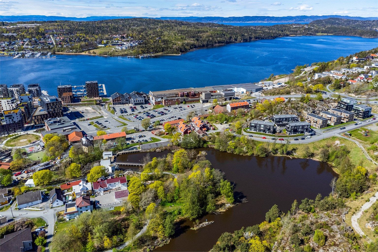 Fra Bjerget og Verkshøyden leder turveier videre til både Nesparken og Mossemarka.