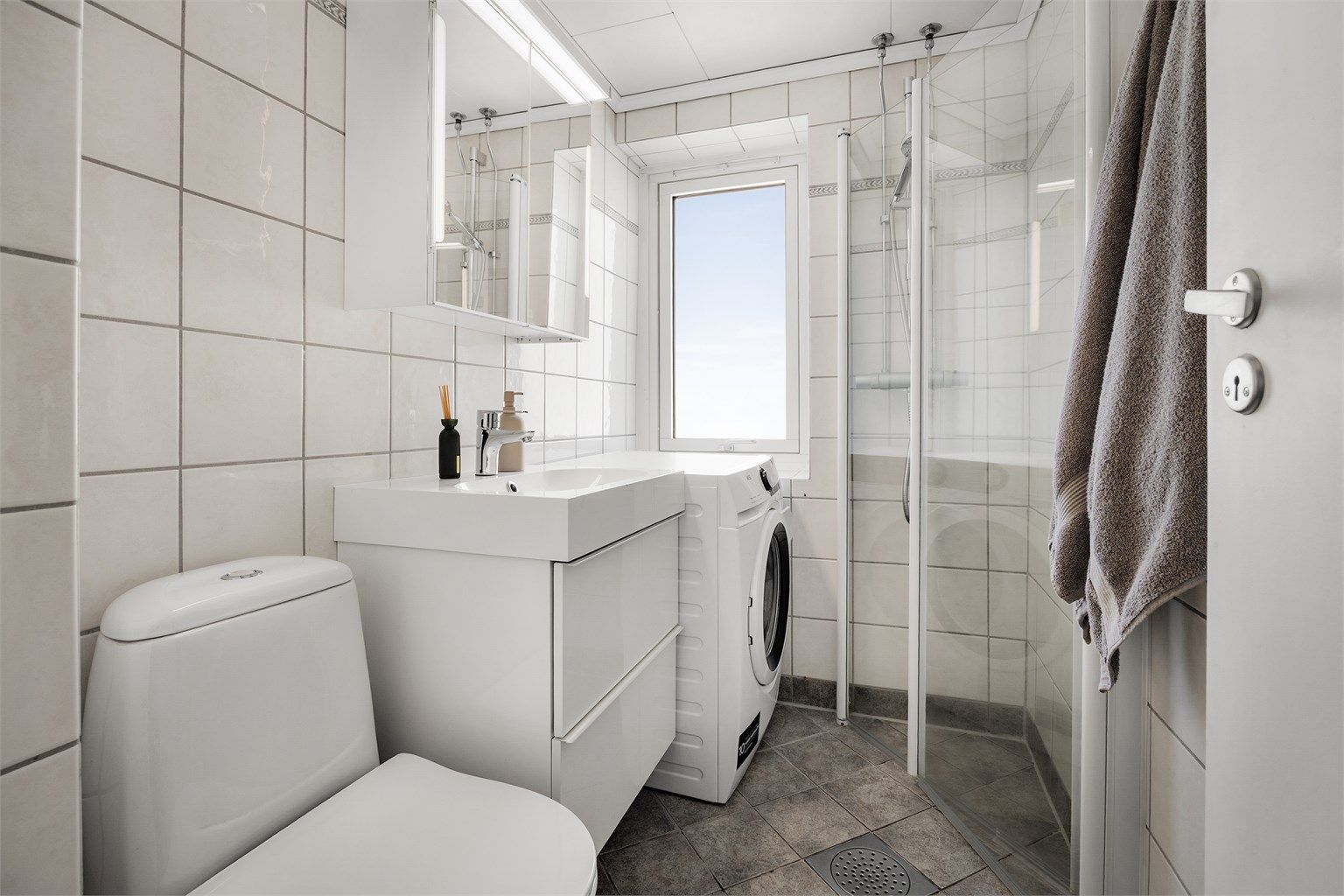 Flislagt baderom med gulvvarme. 