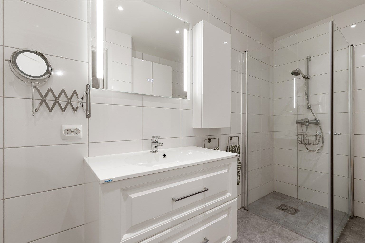 Bad 2 - Pent flislagt bad i 2.etg 