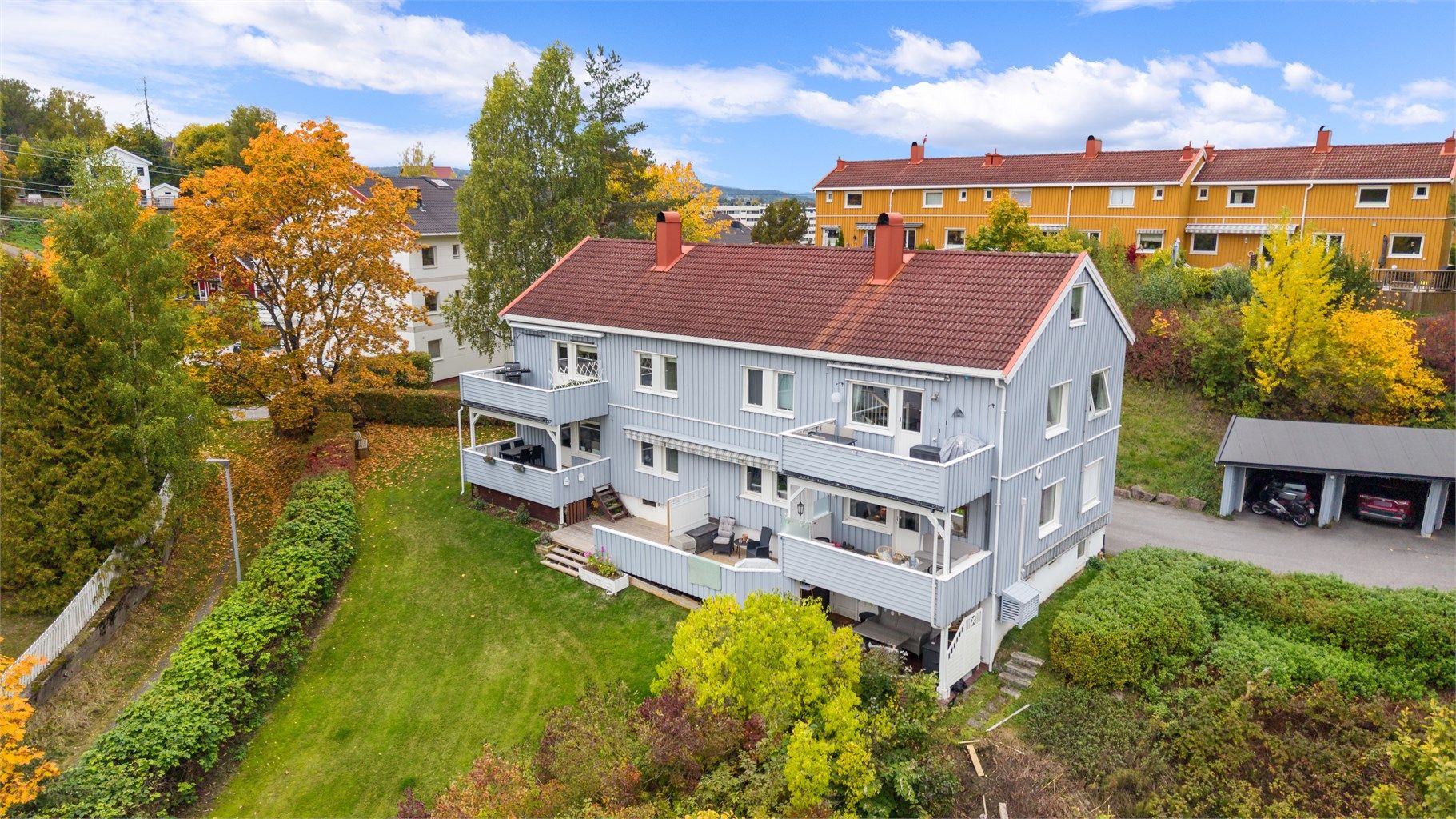 Vestre Strøm Borettslag byr på solrike fellesarealer og etablerte grøntområder.