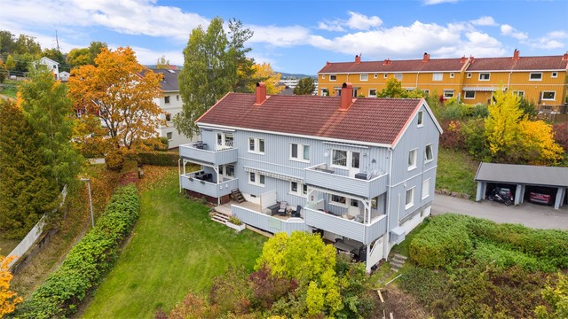 Vestre Strøm Borettslag byr på solrike fellesarealer og etablerte grøntområder.