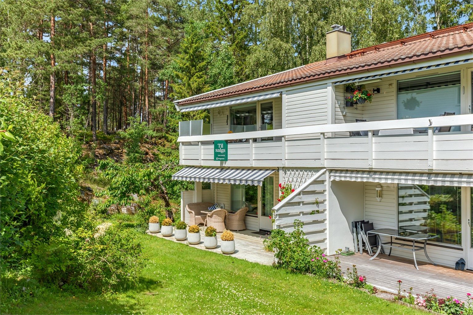 Velkommen til Tonefaret 23! En lys og fin hjørneleilighet med balkong i 2.etg med trappefri adkomst for deg over 50 år