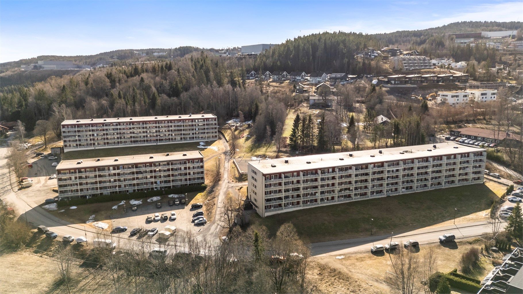 Oversiktsbilde som viser den skjermede og grønne beliggenheten på Hagan.