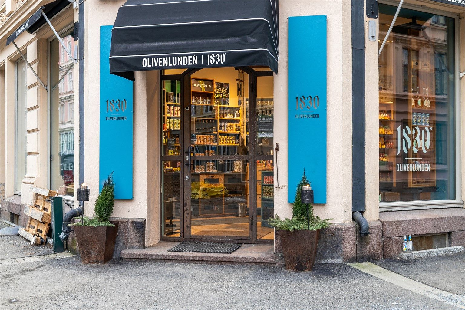 Olivenlunden 1830 rett utenfor døren.