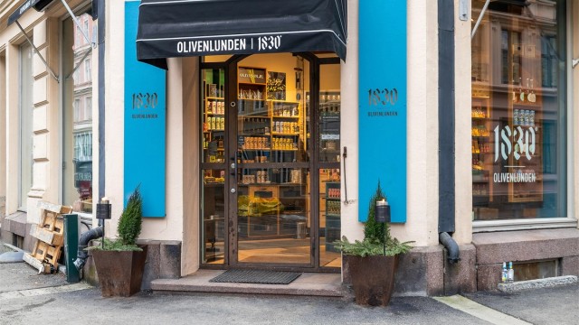 Olivenlunden 1830 rett utenfor døren.