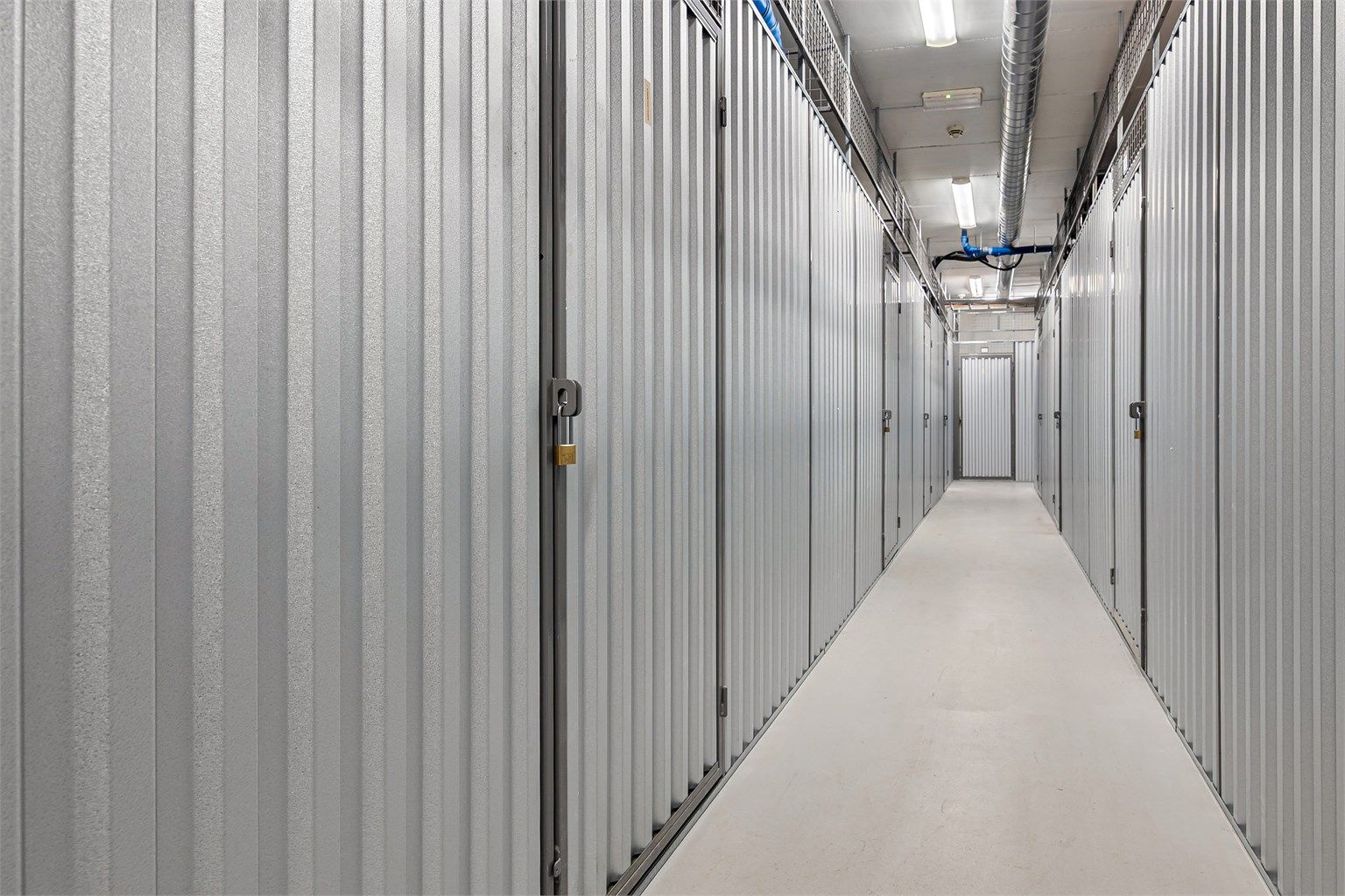 Leiligheten disponerer en bod på 6 kvm i leilighetens etasje. 