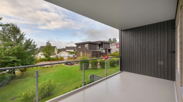 Velkommen til Konradhagen 12B, presenteres av Dardan Shabi v/Eiendomsmegler Krogsveen Sandnes.