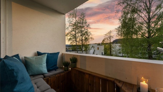 Velkommen til Bjørnekollen 31, og en attraktiv 2-roms med solrik balkong og rolig beliggenhet. Foto: Zovenfra