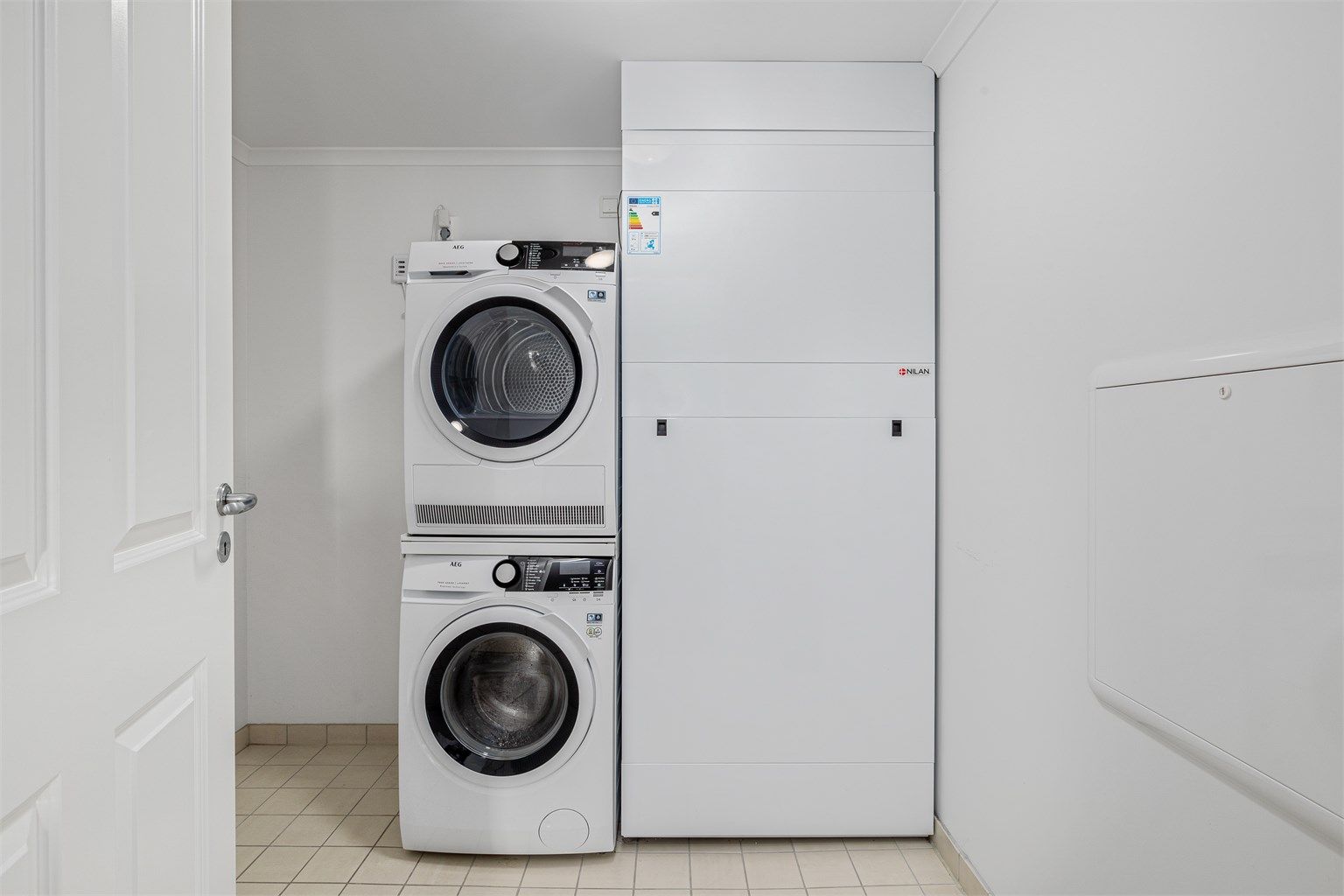 Vaskerom med opplegg til vaskemaskin og ventilasjonsanlegget.