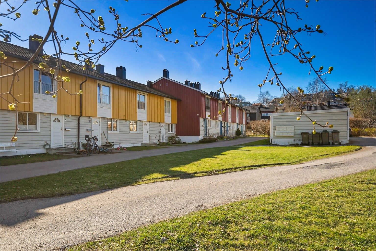 Et veletablert og trygt nabolag, ideelt for barnefamilier.