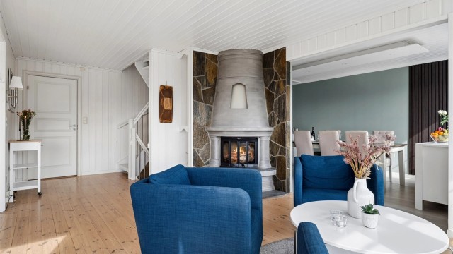 Flott peis som bidrar til både oppvarming og skaper en lun atmosfære.