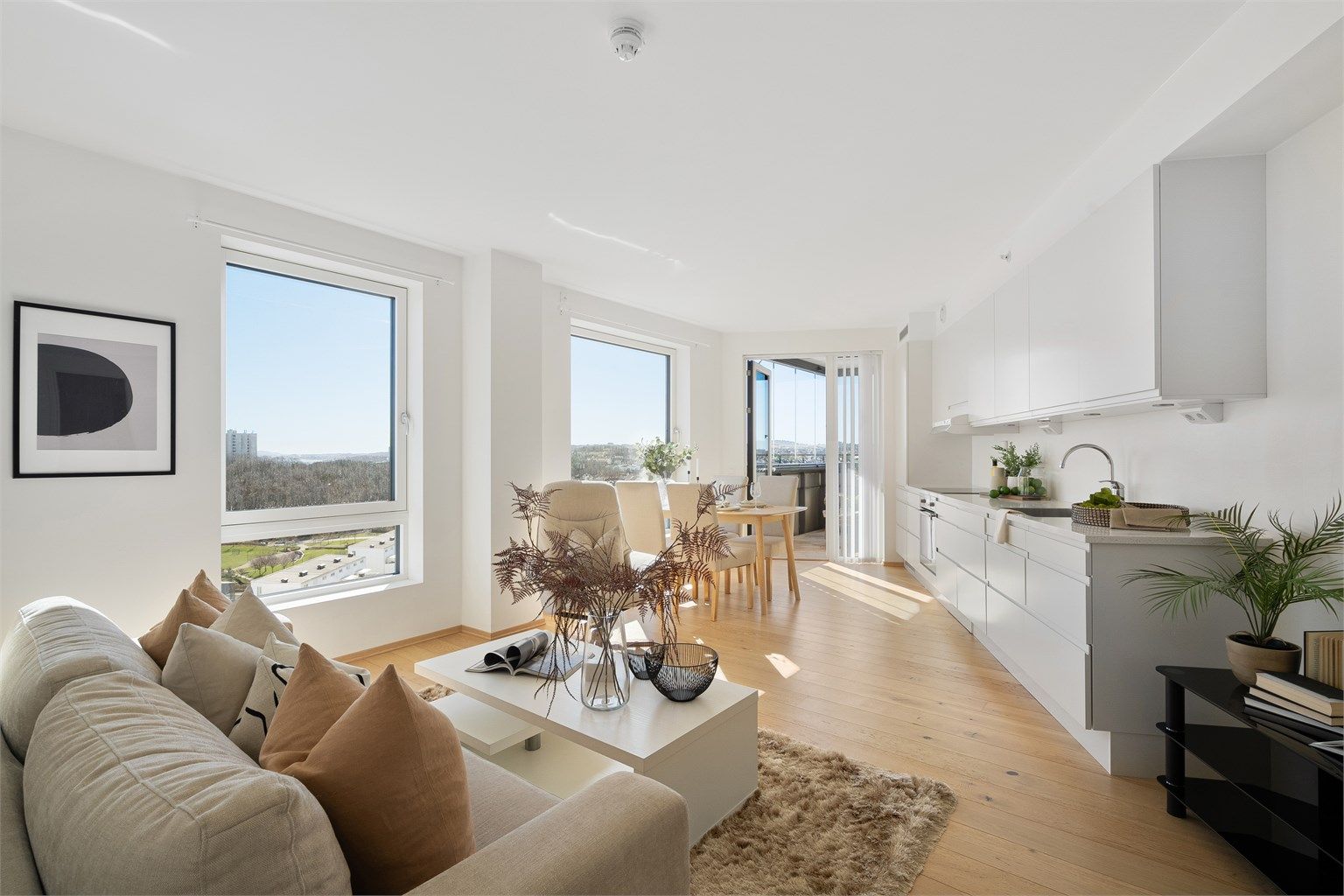 Her kan man møblere med både salong og spisebord. 