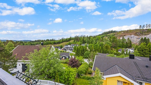 Utsikt over det etablerte og barnevennlige boligområdet.