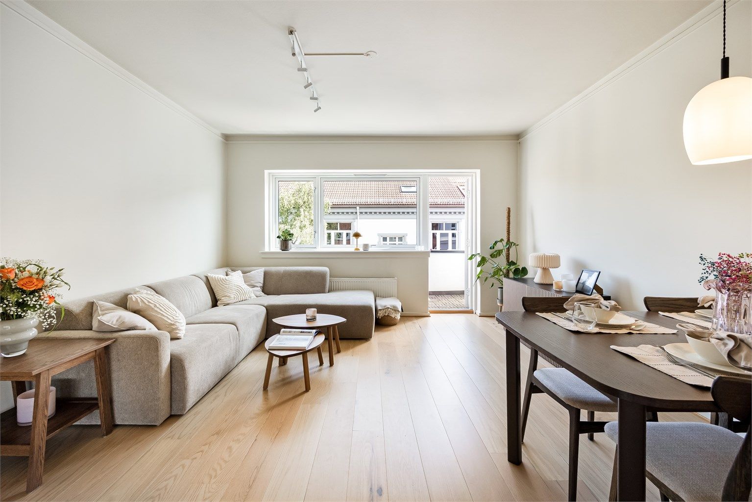 Dette er en lys og stilren selveierleilighet med arealeffektiv planløsning. Høyt og fritt beliggende i byggets 5. etasje med heisadkomst. Foto: Marit Andersen.