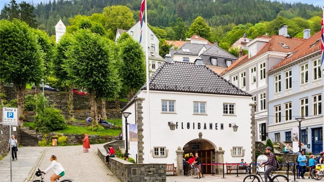 Et par minutters gang bort til Fløibanen.