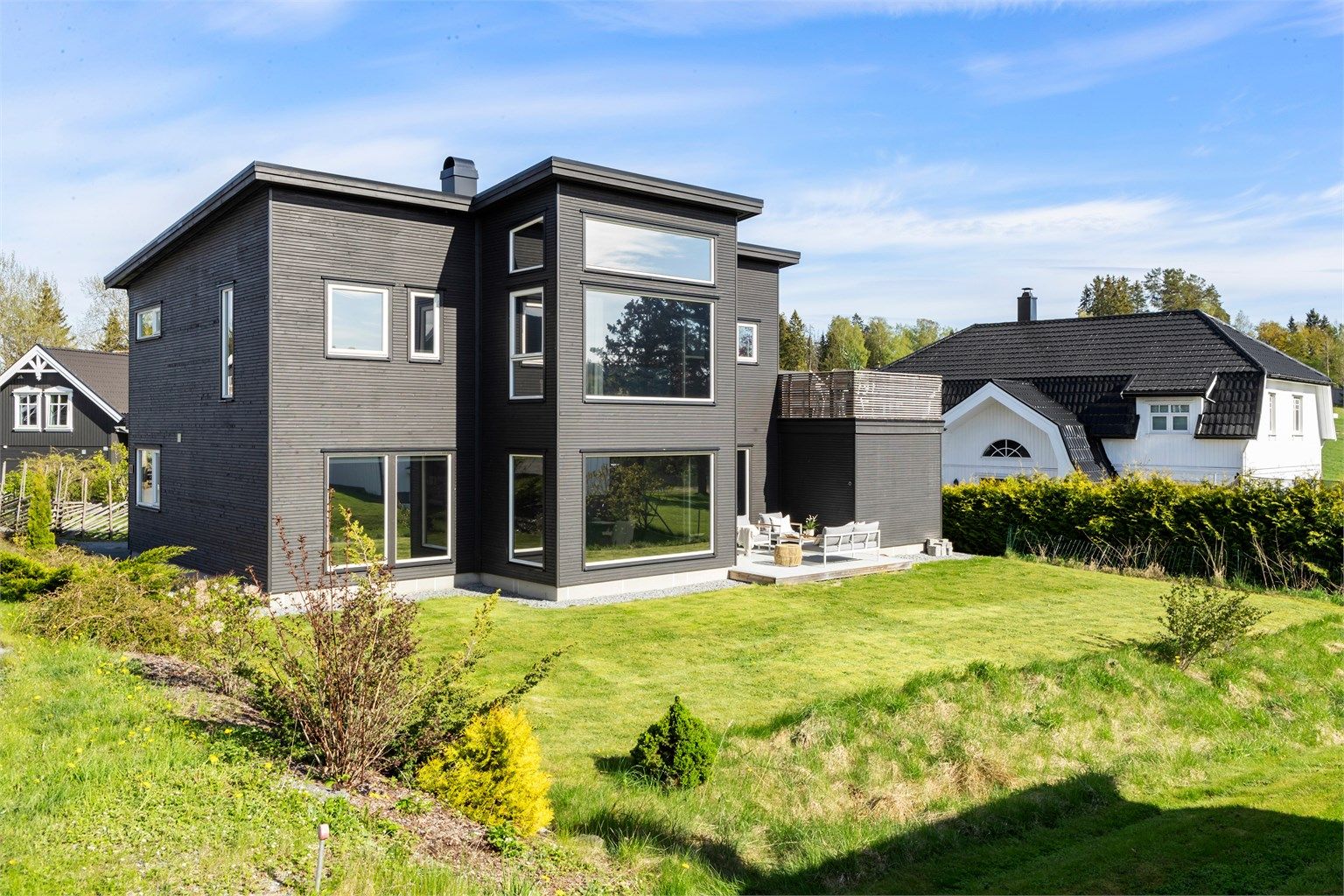 Velkommen til Sørbråtenveien 11I - Funkisenebolig fra 2017 med takterrasse og praktikantdel med egen inngang 