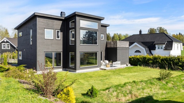 Velkommen til Sørbråtenveien 11I - Funkisenebolig fra 2017 med takterrasse og praktikantdel med egen inngang