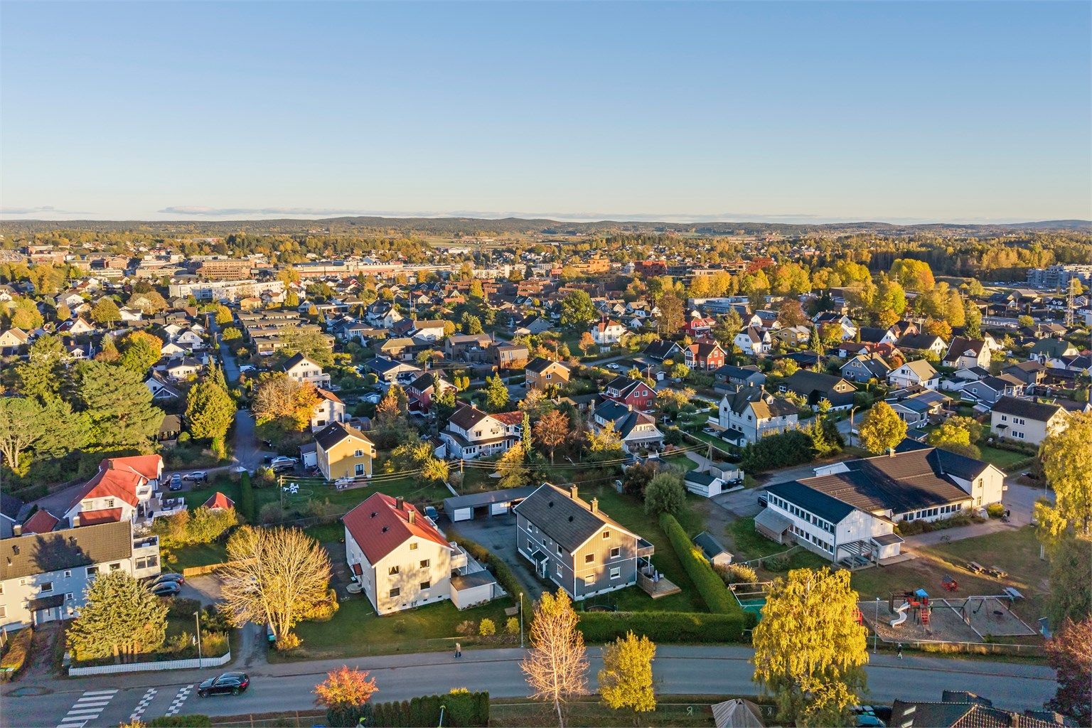 Etablert og barnevennlig bomiljø på Finstad, med kort vei til bussholdeplass og servicetilbud.
