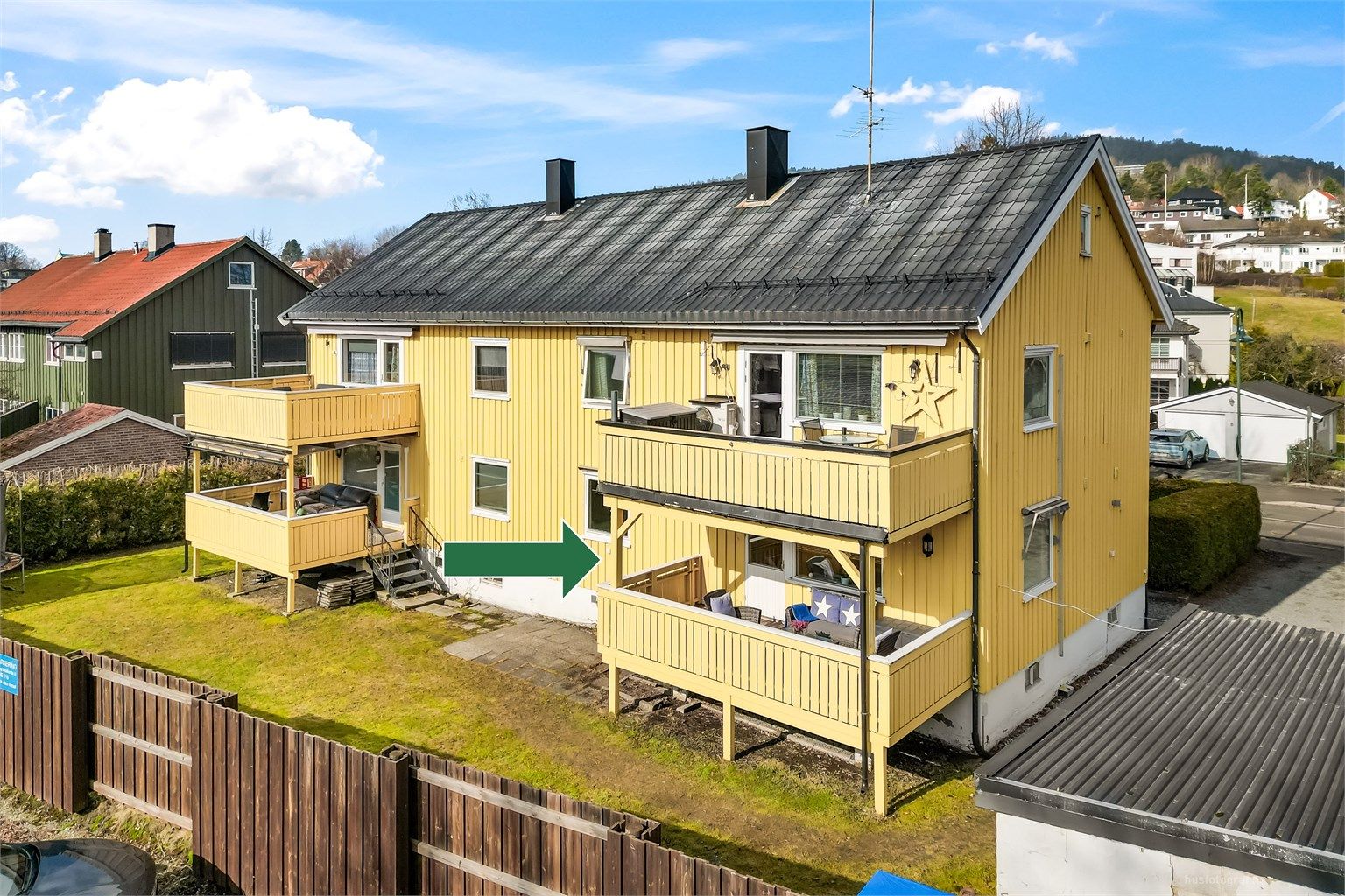 Leiligheten ligger i første etasje i en firemannsbolig på Brakerøya.
Foto: Haiman Askari