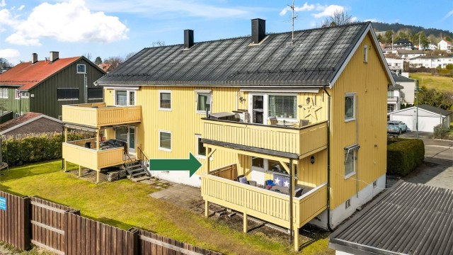 Leiligheten ligger i første etasje i en firemannsbolig på Brakerøya.
Foto: Haiman Askari