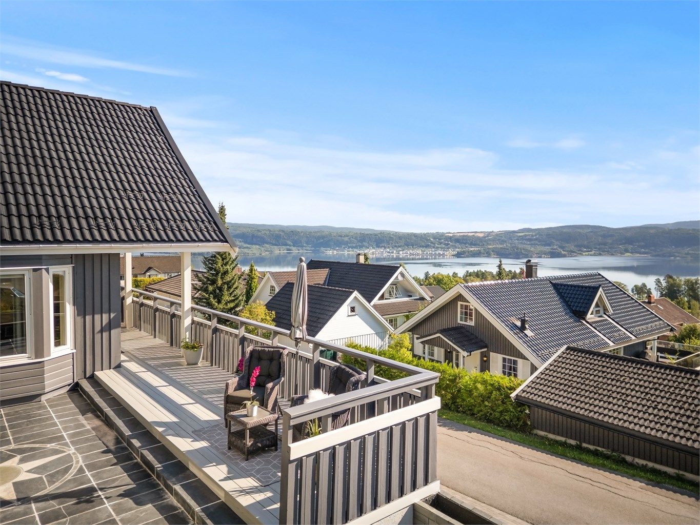 Fjordutsikt fra høyden og flott endebeliggenhet ved marka. 
Foto: Ole Thorgeir Solheim Thoresen