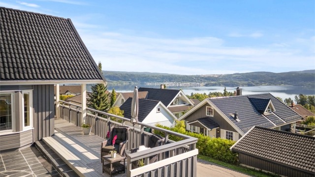 Fjordutsikt fra høyden og flott endebeliggenhet ved marka.
Foto: Ole Thorgeir Solheim Thoresen