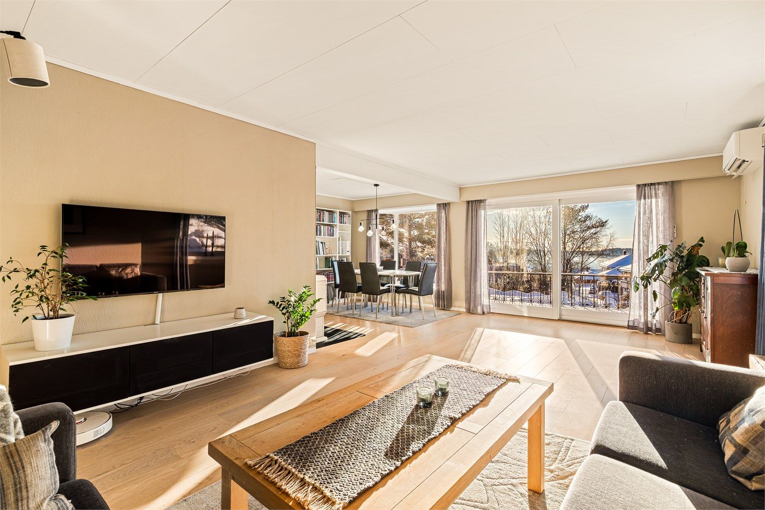 Boligen er oppmalt i en nøytral og moderne farge