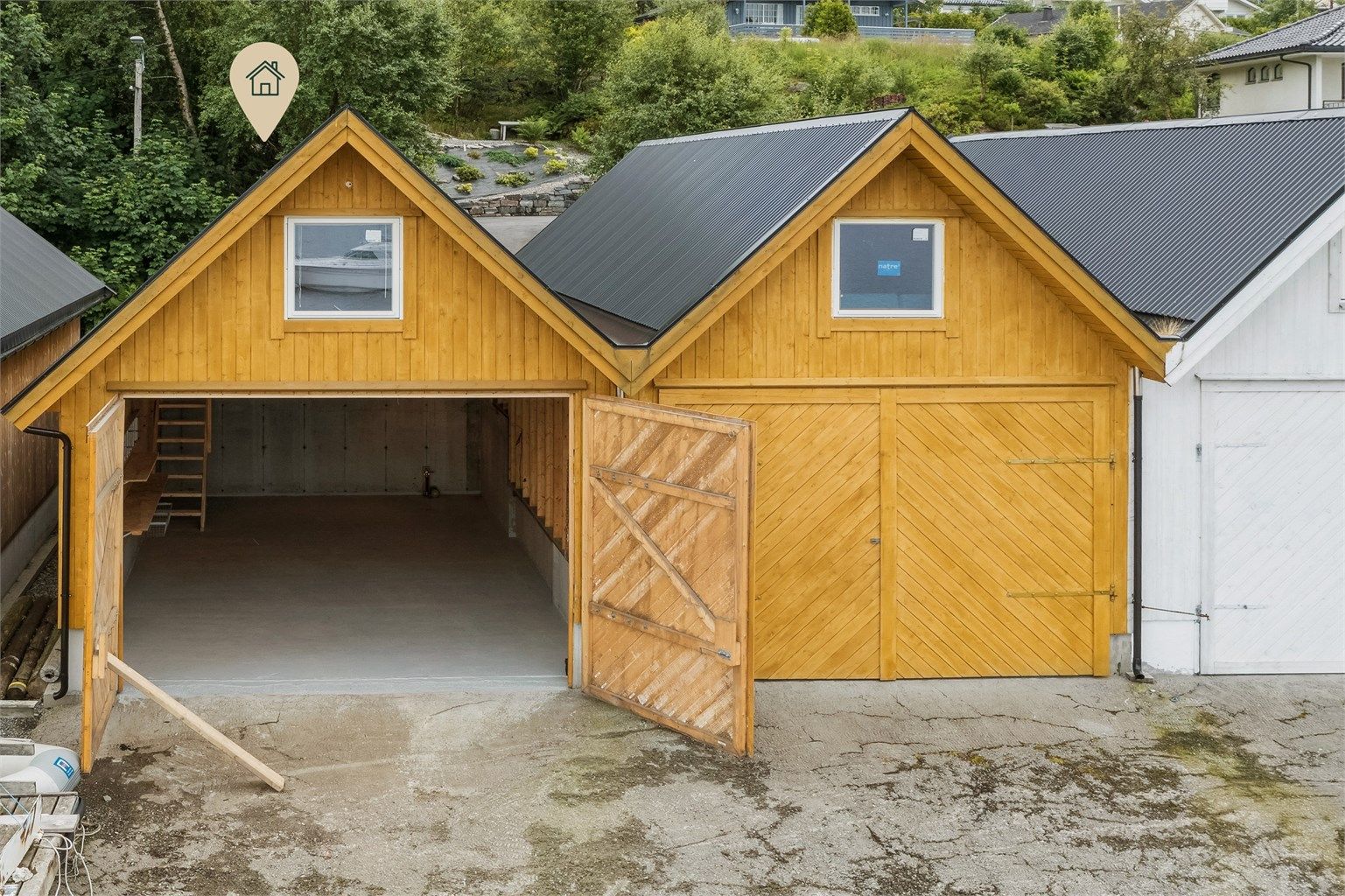 Dronebilde fasade mot nord mot Ellingsøyfjorden 