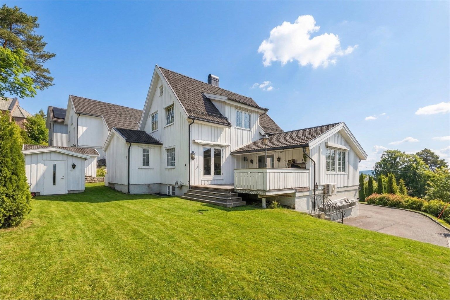 Simen Grevskott v/ Krogsveen Hasle har gleden av å presentere Kirkesvingen 5D, en romslig og innholdsrik enebolig over tre plan. Foto: Alejandro Villanueva