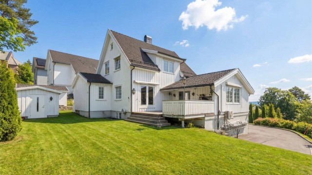 Simen Grevskott v/ Krogsveen Hasle har gleden av å presentere Kirkesvingen 5D, en romslig og innholdsrik enebolig over tre plan. Foto: Alejandro Villanueva