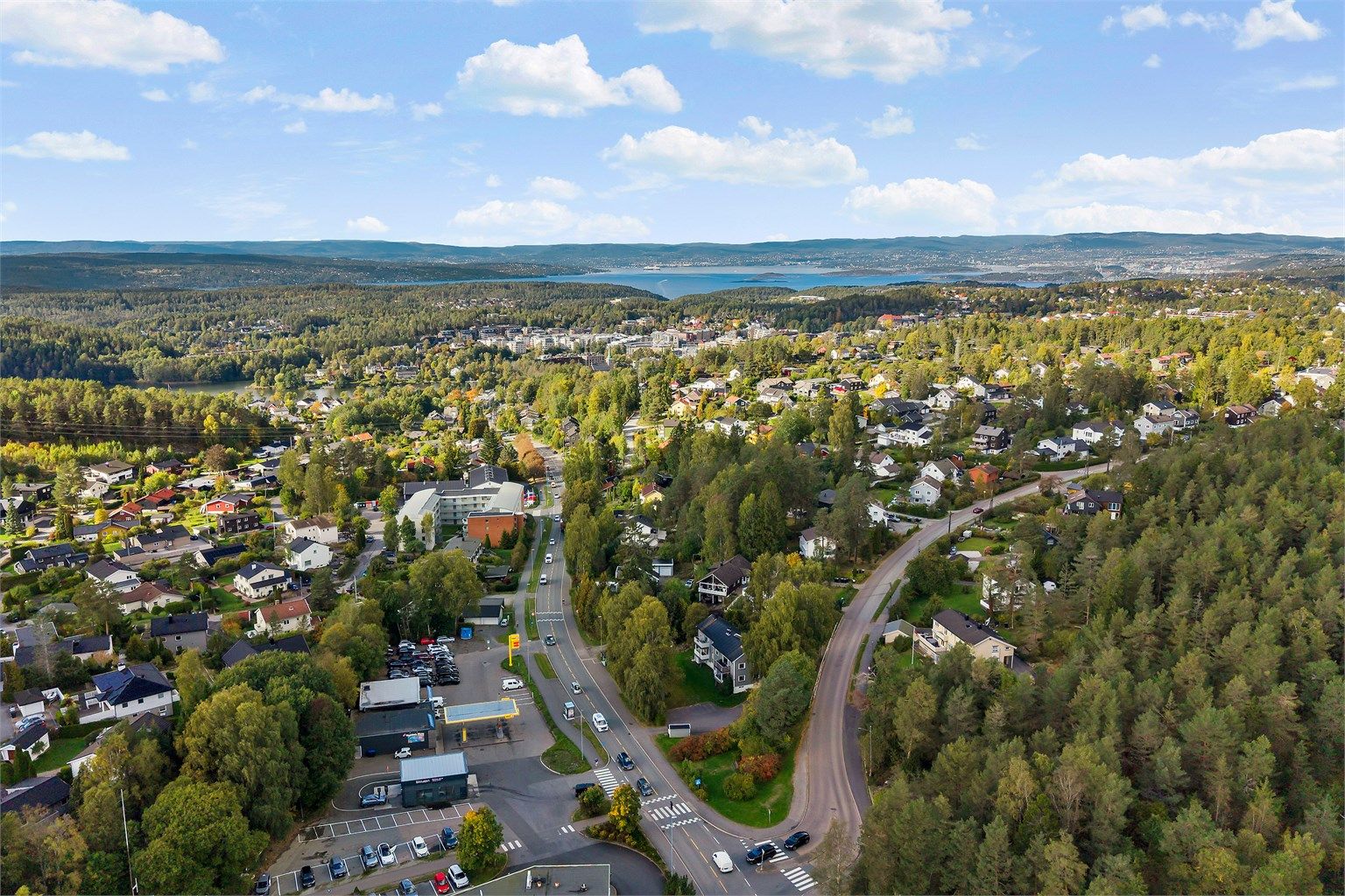 Etablert og barnevennlig boligområde på Hellerasten med umiddelbar nærhet til Sørmarka.