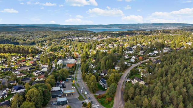 Etablert og barnevennlig boligområde på Hellerasten med umiddelbar nærhet til Sørmarka.
