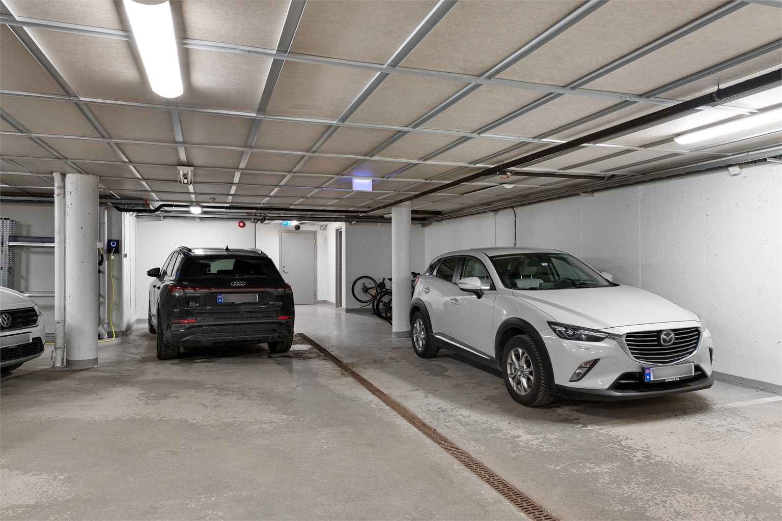Leiligheten har 1 parkeringsplass i felles garasjeanlegg