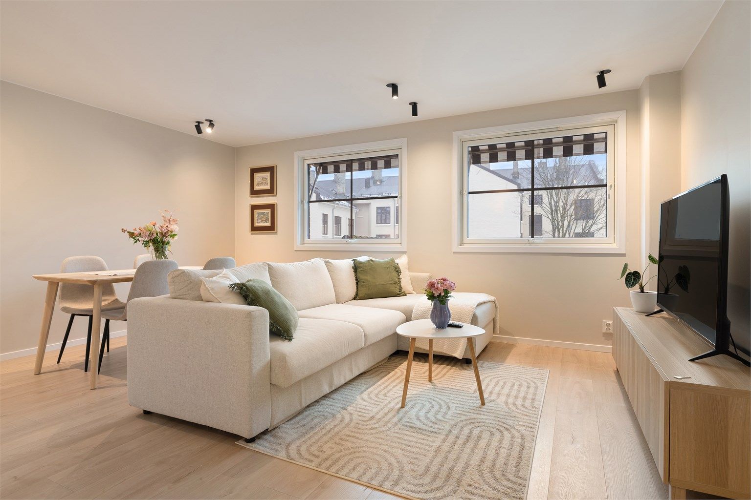 Eiendomsmegler Krogsveen v/ Jan Robert Ottesen har gleden av å ønske velkommen til Bogstadveien 72A!