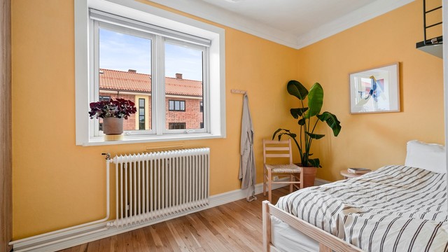 Rommet passer perfekt som barnerom, gjesterom eller kontor- alt etter eget ønske og behov.