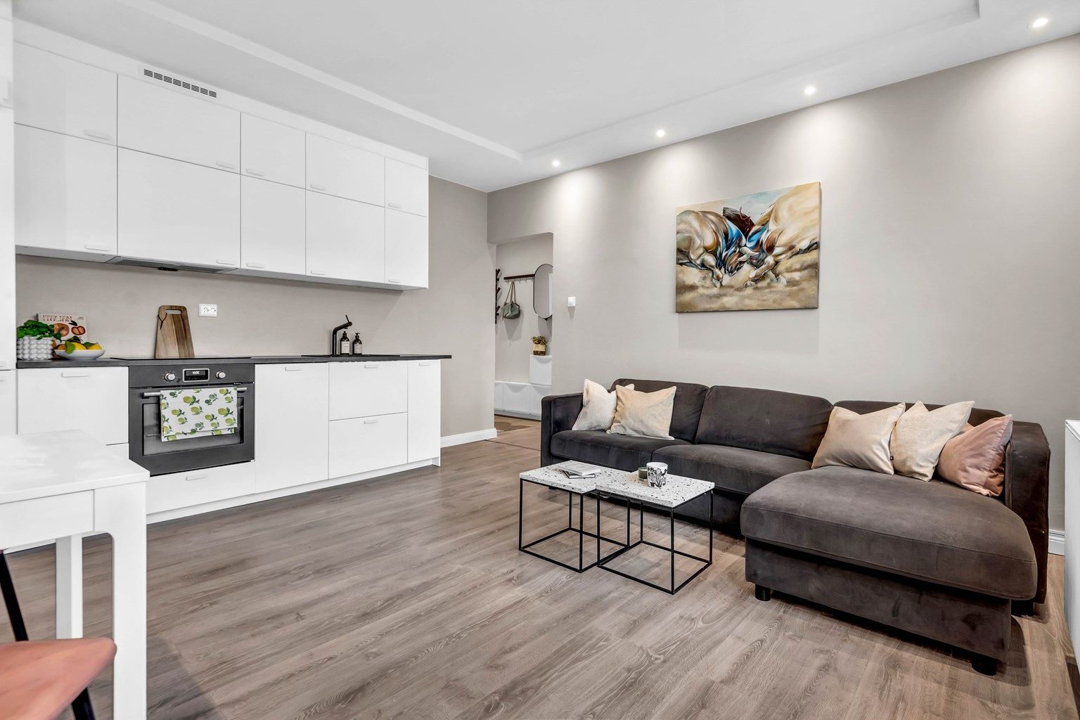 Kristoffer Stormfelt v/ Krogsveen har gleden av å presentere denne sjarmerende 2-roms leiligheten. 