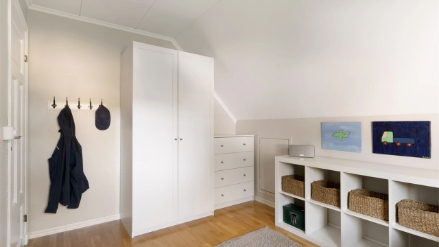 Soverom 3 med tilliggende lagringsloft i knevegg