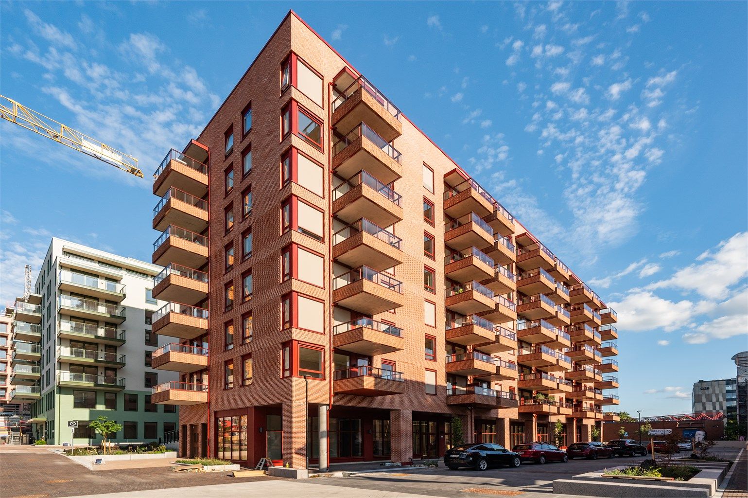 Grønvollkvartalet har en markant teglfasade med moderne arkitektonisk uttrykk.