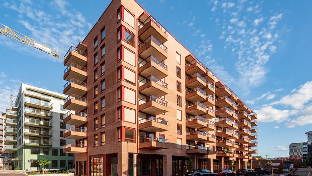 Grønvollkvartalet har en markant teglfasade med moderne arkitektonisk uttrykk.
