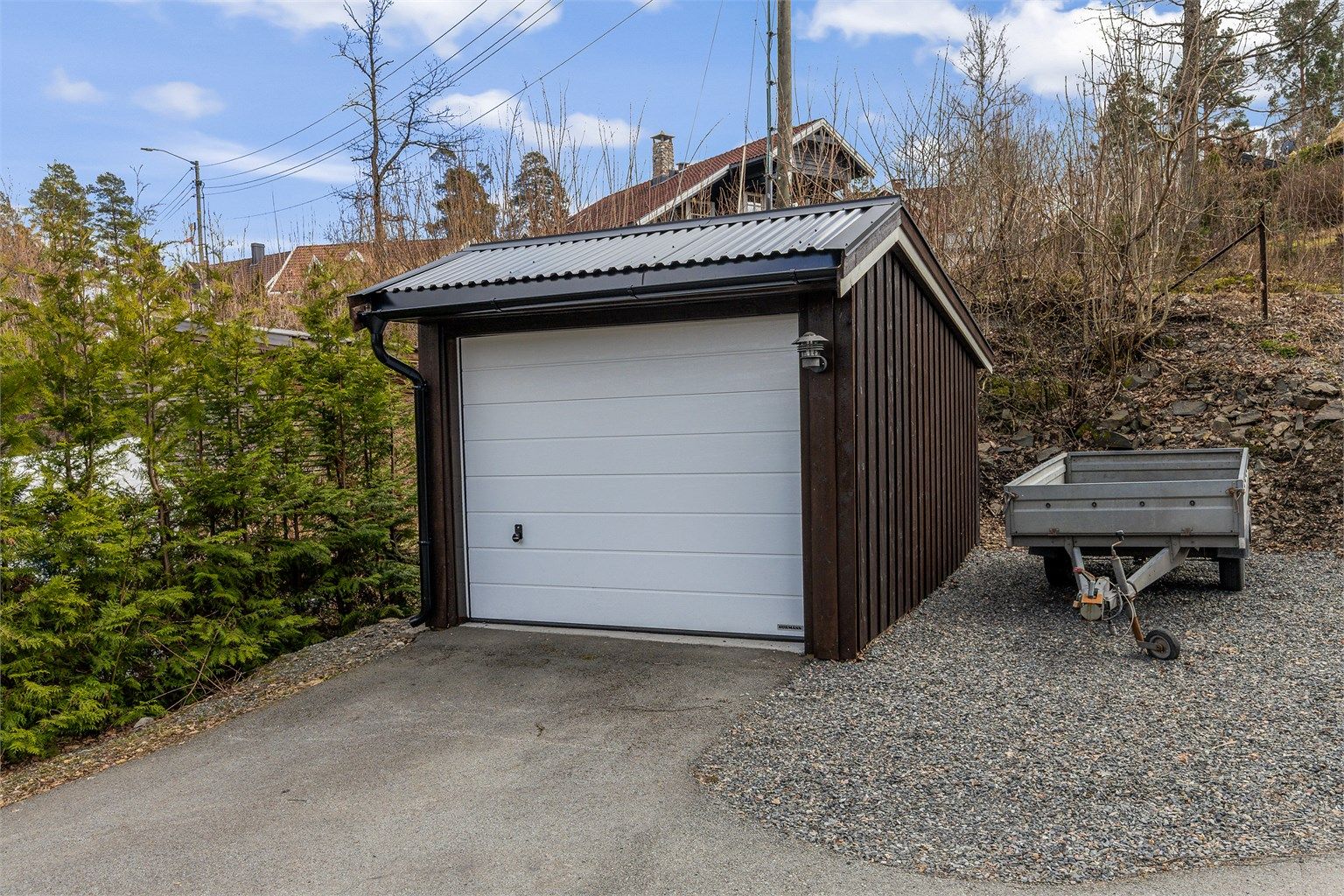 Frittstående garasje.