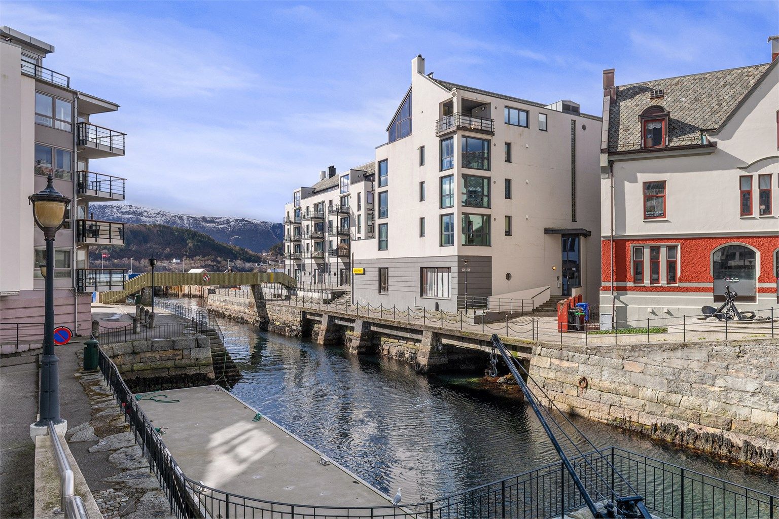 Her bor du med umiddelbar nærhet til byens beste restauranter, kafeer og kulturliv