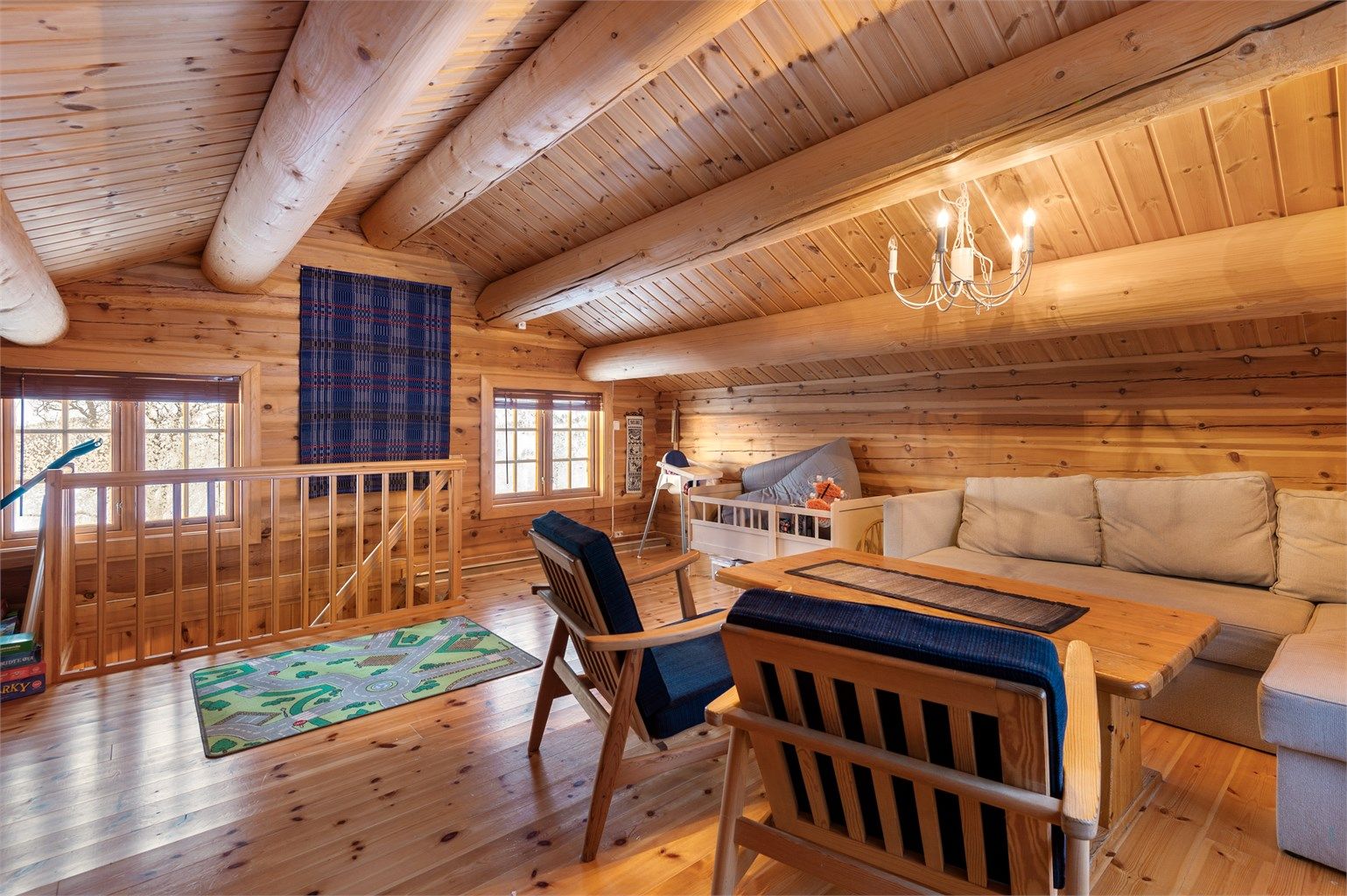 Gulvflaten måler ca. 25 kvm. 