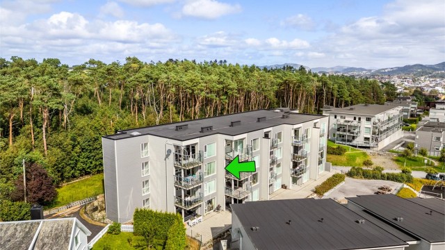 Tom Christer Hovde v/ Eiendomsmegler Krogsveen Sandnes, har her gleden av å presentere leil. 305 i Leitesvingen 4. En pen endeleilighet, med parkering i lukket garasjeanlegg.