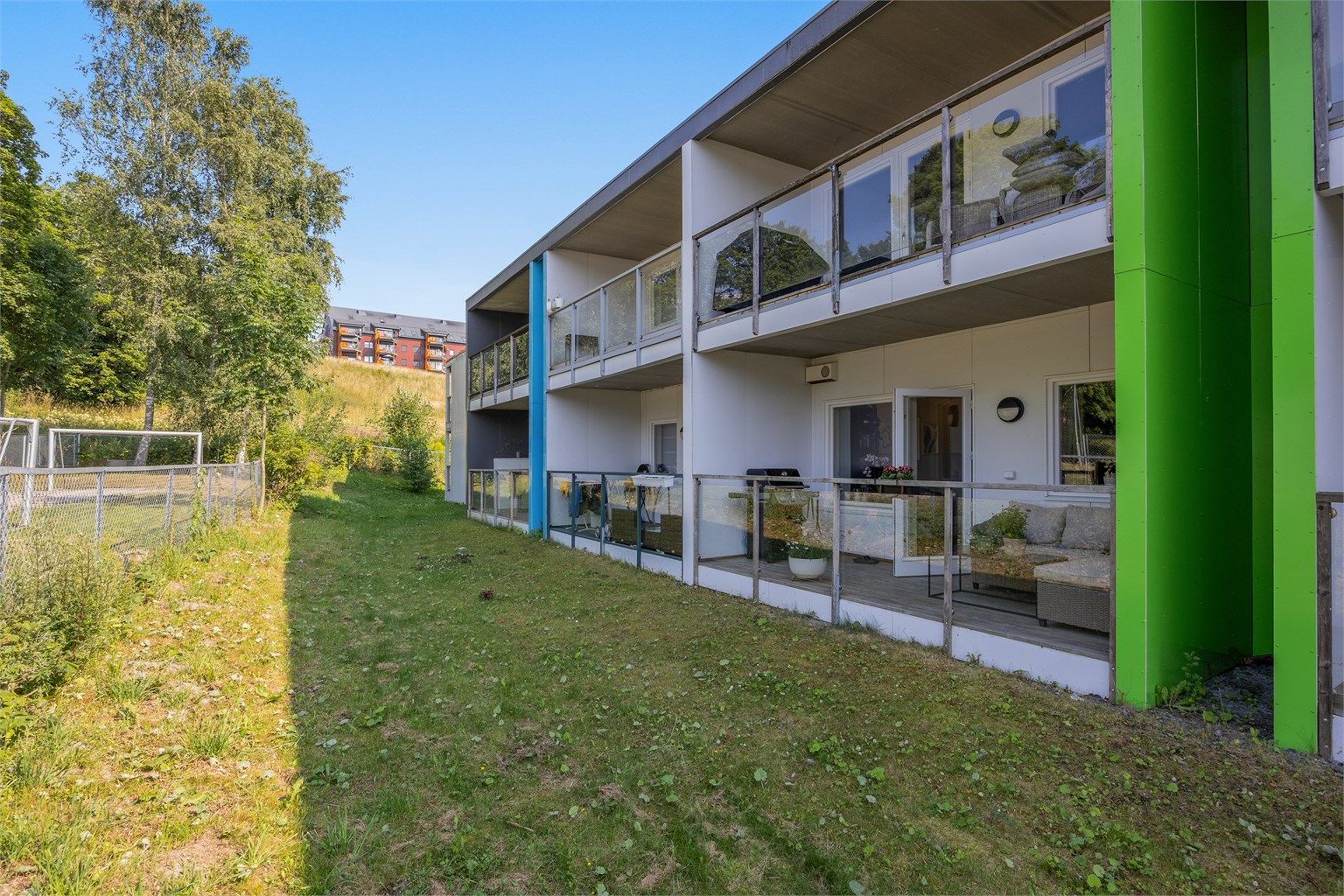 Leiligheten er en del av Flyverbyen boligsameie som består av 28 seksjoner. Dette er et velholdt sameie og et godt nabolag.