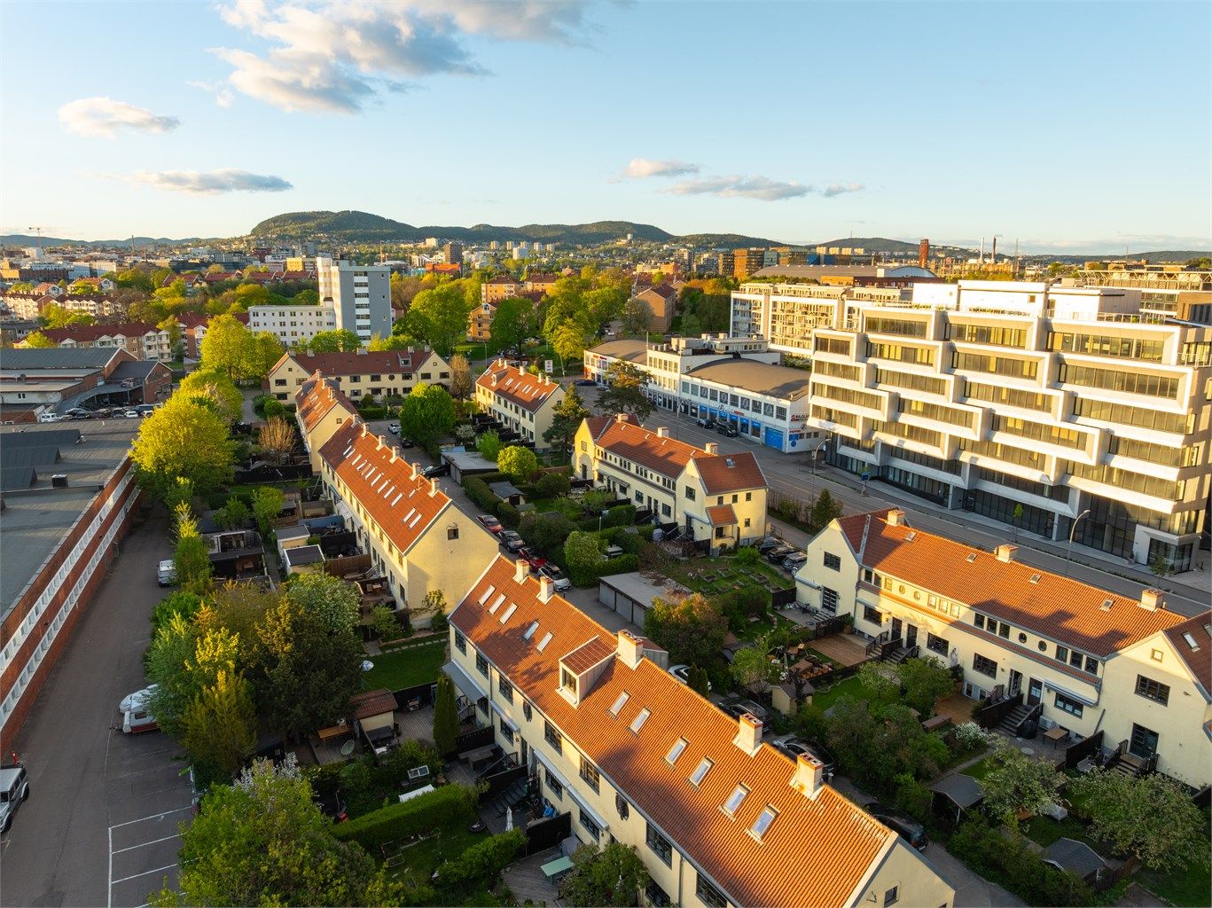 Hagebyen ble tegnet av arkitekt Magnus Poulsson og oppført i 1912 som arbeiderboliger for Nitedal Tændstikfabrikk. Bygningsmassen er vernet og ført opp på Byantikvarens gule liste, noe som gir området en særpreget kulturhistorisk verdi. 