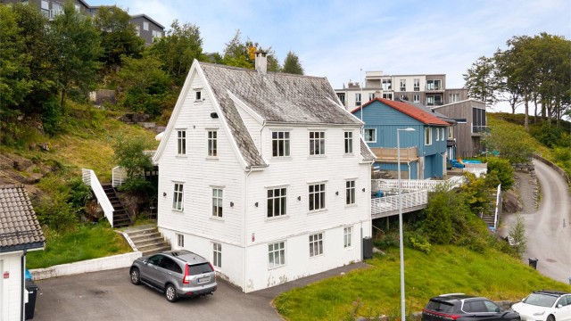 - Eiendommen kombinerer sentral beliggenhet samtidig tilbaketrukne og rolige omgivelser -