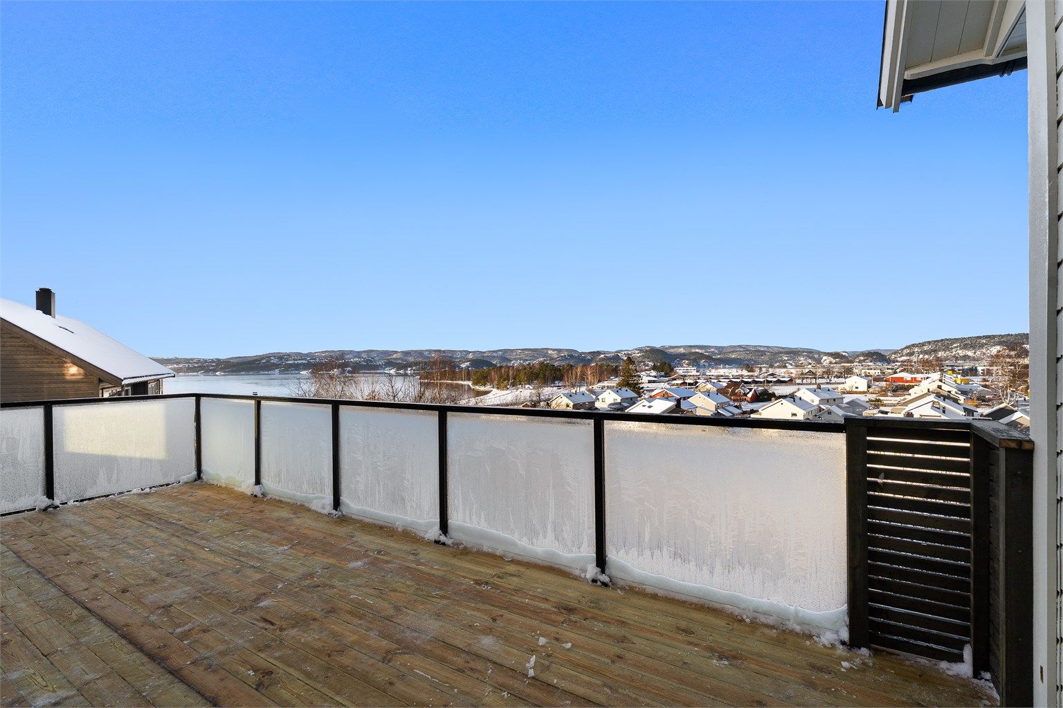 Terrassen har en god størrelse med god utsikt